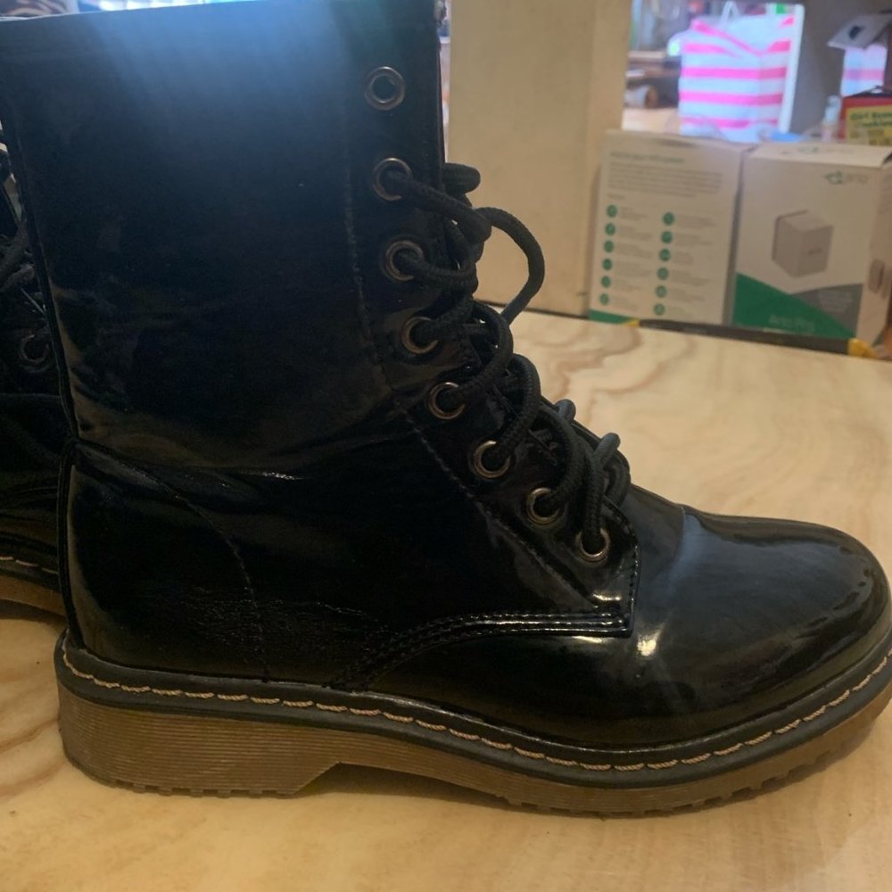 Nicole Lee size 8 trendy boots similar2 Doc Marten